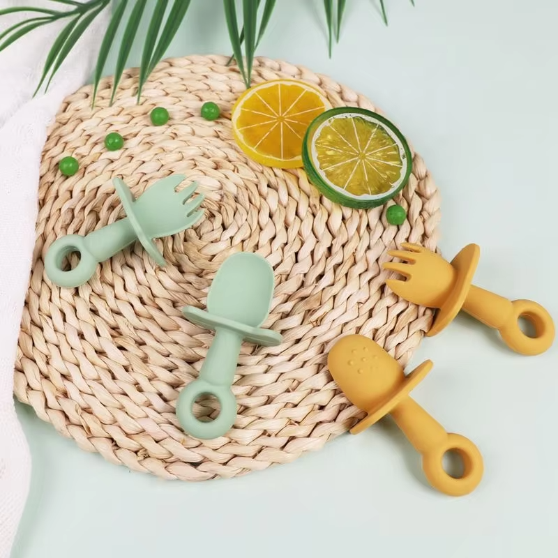 BPA liberan la bifurcaci&oacute;n de la cuchara de la comida del estilo-seguridad del dise&ntilde;o de los ni&ntilde;os de los utensilios de alimentaci&oacute;n del beb&eacute; y del ni&ntilde;o del silic&oacute;n