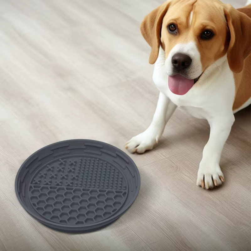 New Arrivals Dog Silicone Slow Feeder Bowl Pet Licking Pad Food Grade Silicone Pet Mat