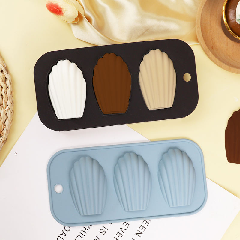 Manufacturers Food Grade Silicone Baking Mold Hot Sell 3 Compartment Silicone Cake Baking Mold