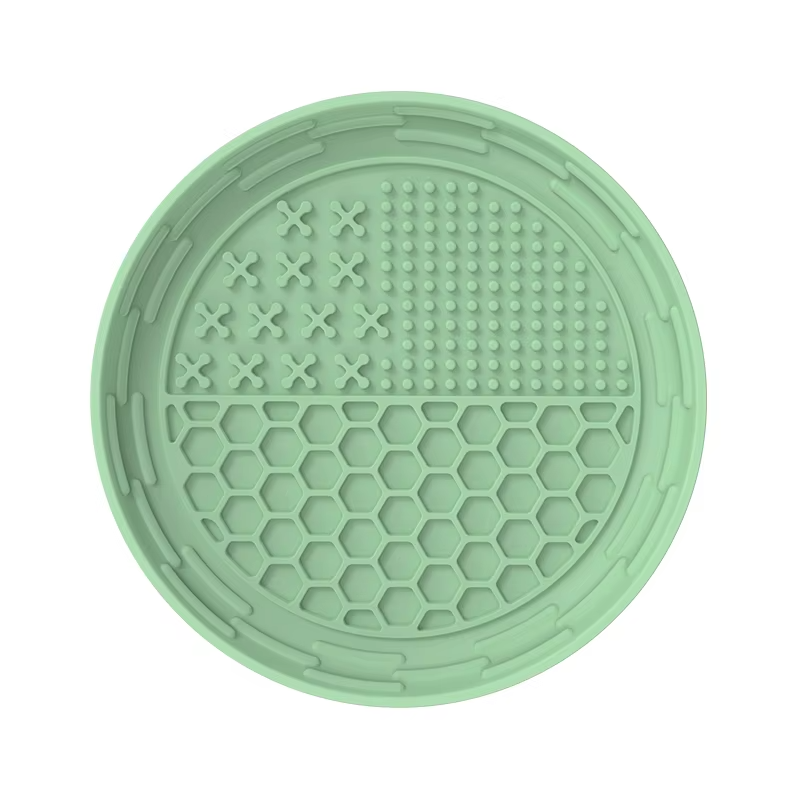 New Arrivals Dog Silicone Slow Feeder Bowl Pet Licking Pad Food Grade Silicone Pet Mat