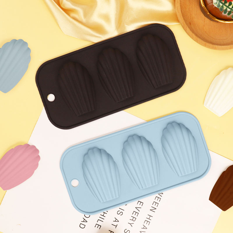 Manufacturers Food Grade Silicone Baking Mold Hot Sell 3 Compartment Silicone Cake Baking Mold