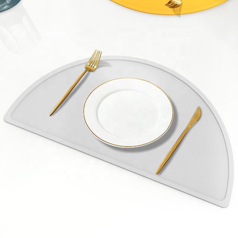 Wellfine BPA Free Reusable Eco-Friendly Round Silicone Table Mat for Baby Kids Classic Style OEM ODM Feeding Placemat